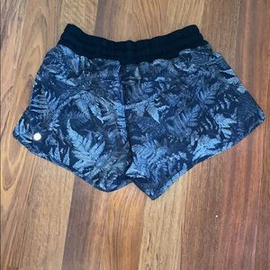 Lululemon printed shorts size 6